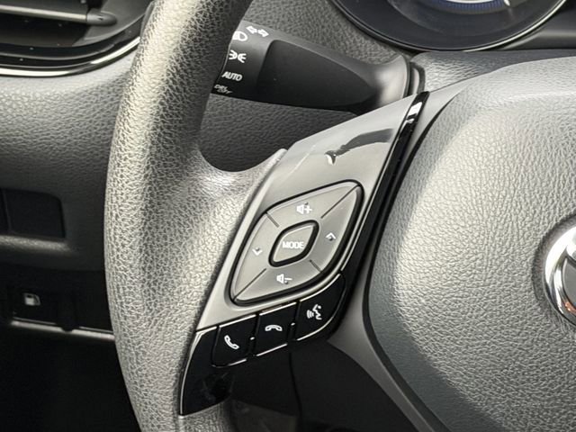 Used 2019 Toyota C-HR LE FWD image 12