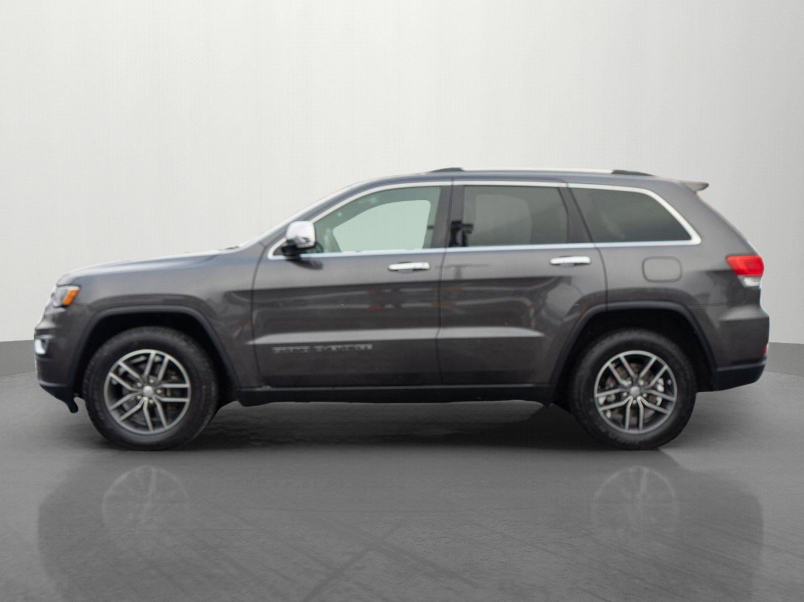 Used 2018 Jeep Grand Cherokee Limited w/ Trailer Tow Group IV image 4