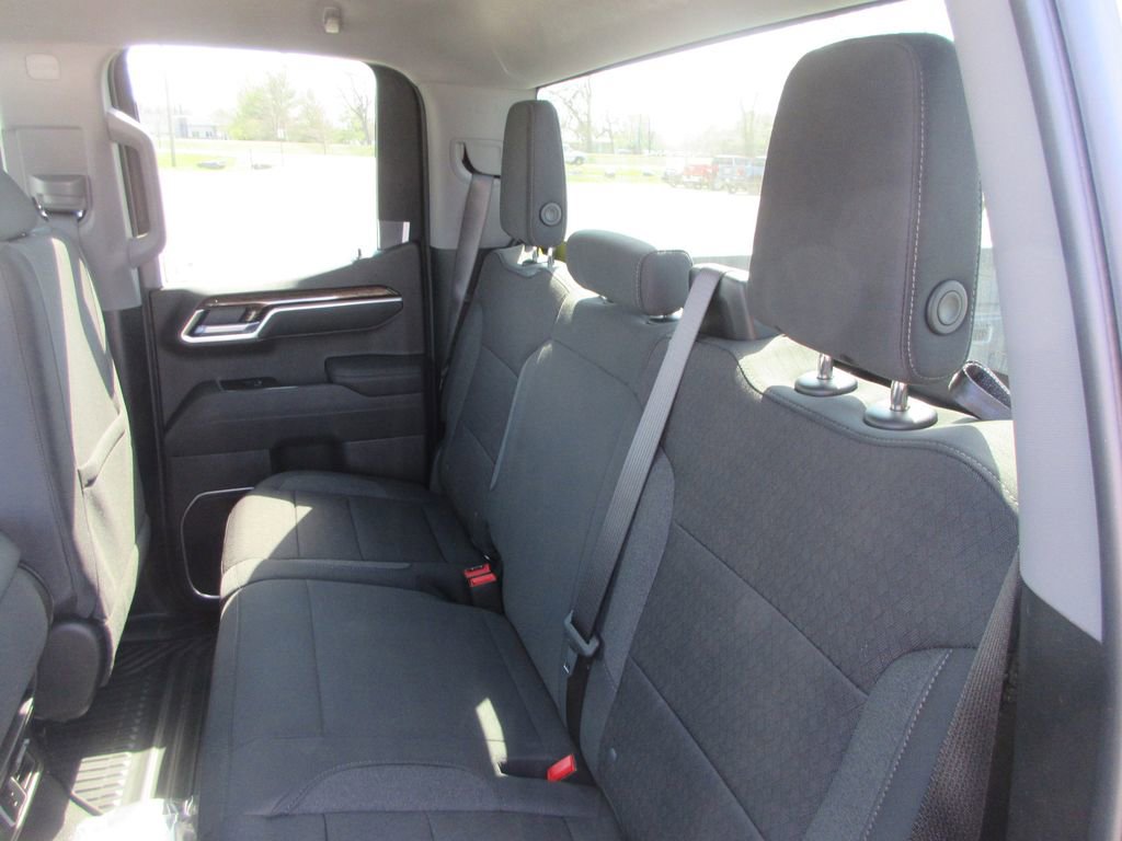 New 2026 GMC Sierra 1500 SLE image 13