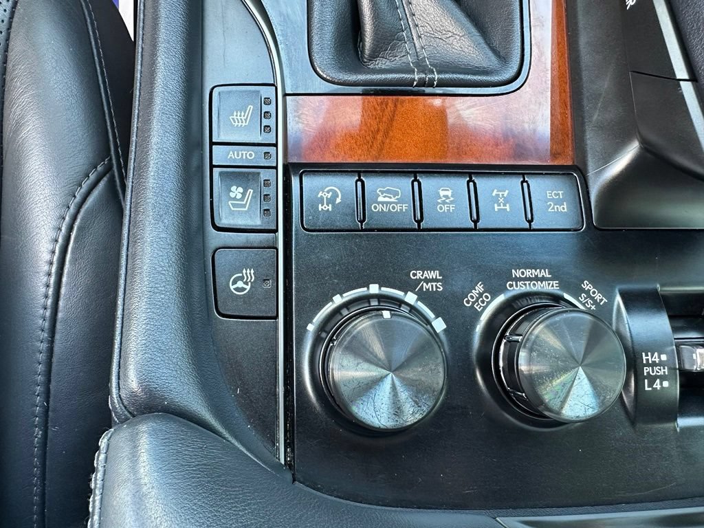 Used 2020 Lexus LX 570 4WD w/ Luxury Package image 23