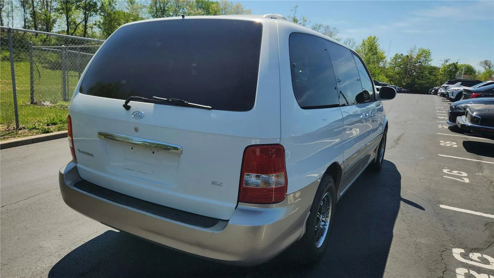 Used 2005 Kia Sedona EX FWD image 2