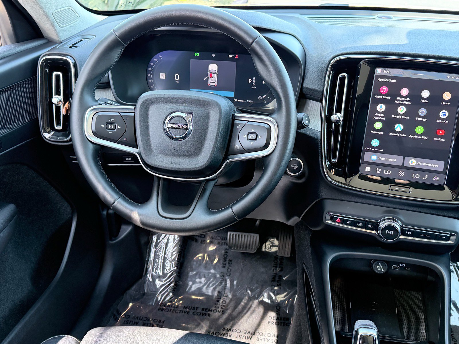 Used 2025 Volvo XC40 B5 Plus AWD/4WD image 9