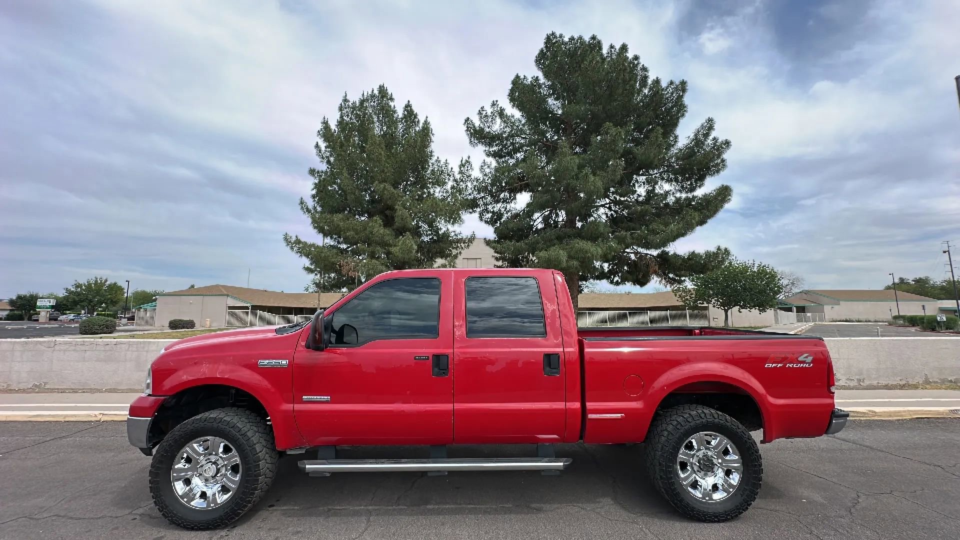 Used 2005 Ford F250 Lariat image 1