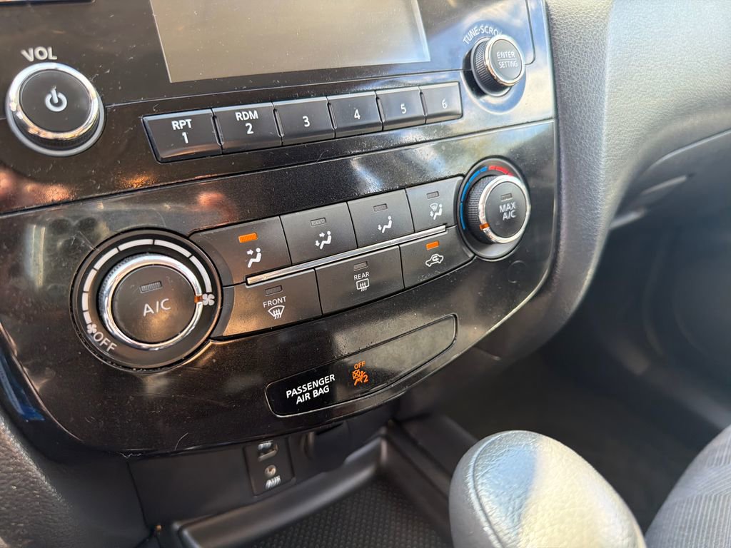 Used 2015 Nissan Rogue S image 35