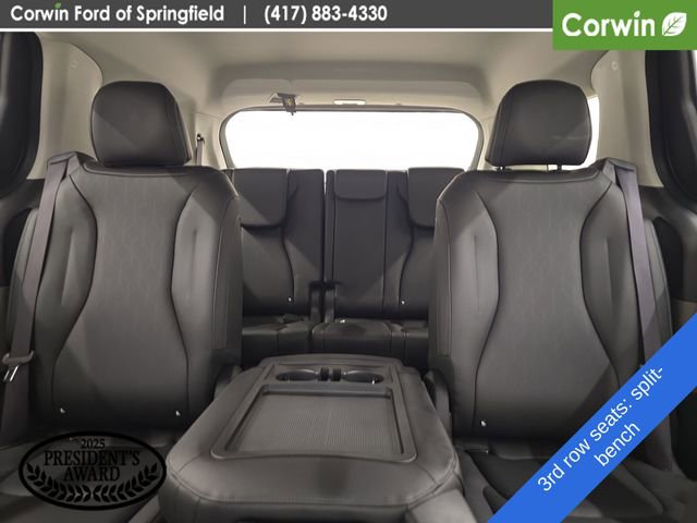Used 2025 Kia Carnival FWD image 21