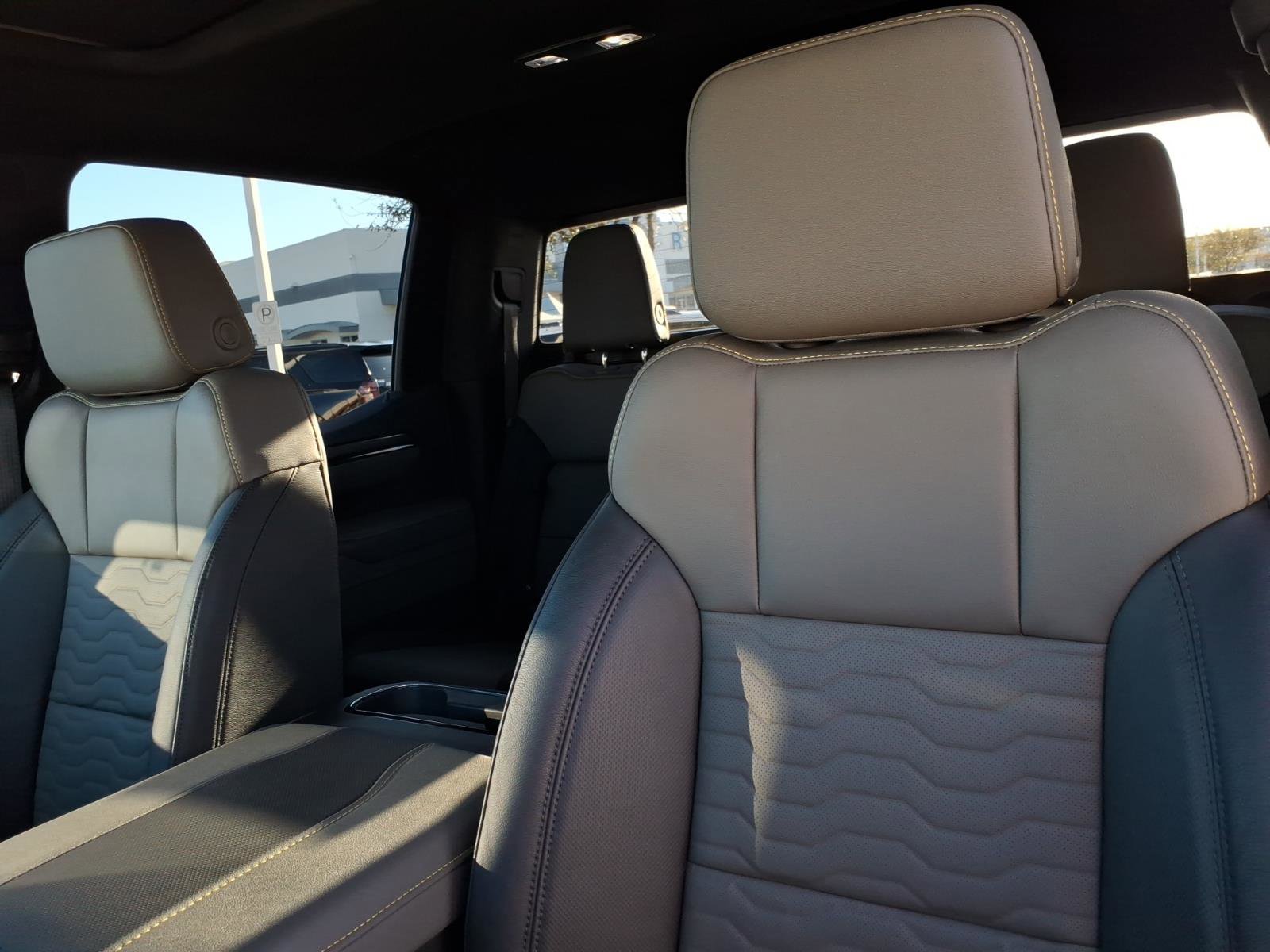 Used 2025 Chevrolet Silverado 1500 ZR2 w/ Technology Package image 14