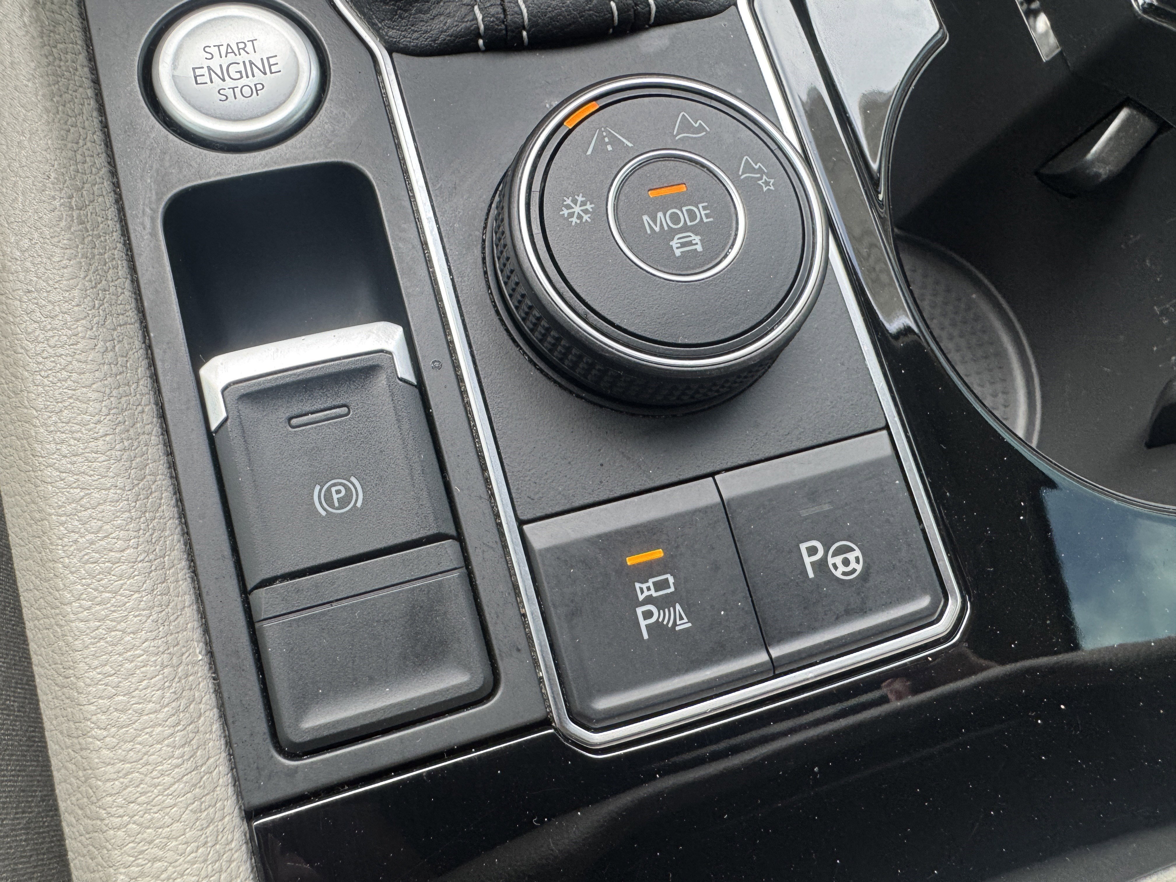 Used 2021 Volkswagen Atlas SEL Premium AWD/4WD image 32