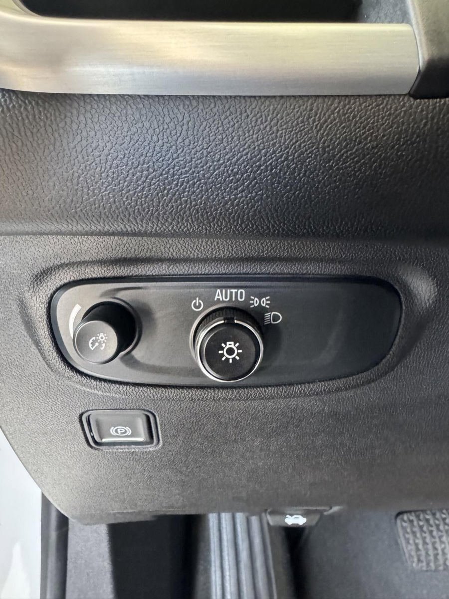 Used 2024 GMC Terrain SLE AWD/4WD image 13