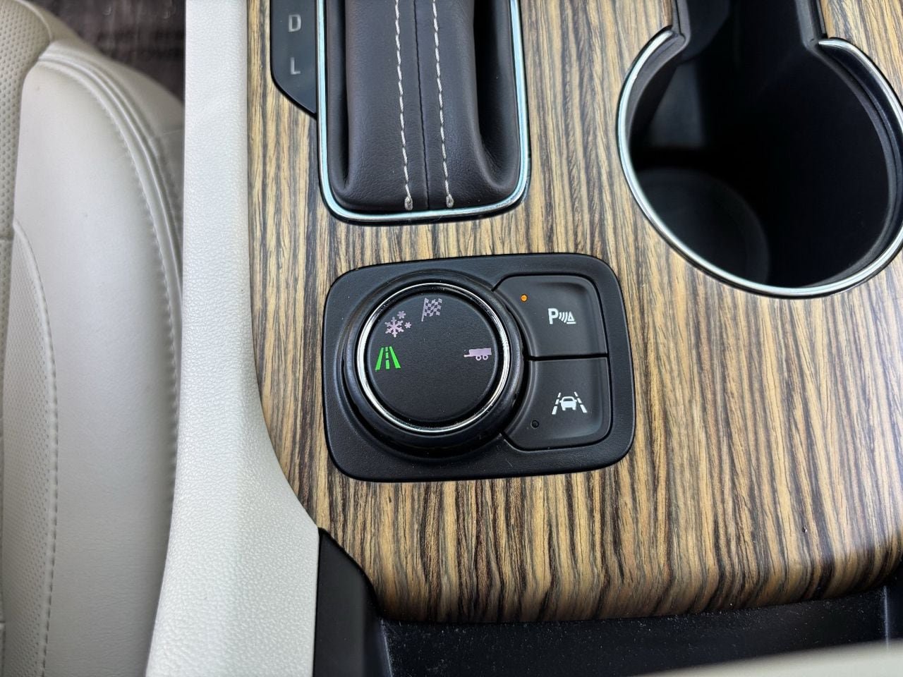 Used 2019 GMC Acadia Denali w/ Technology Package FWD image 24