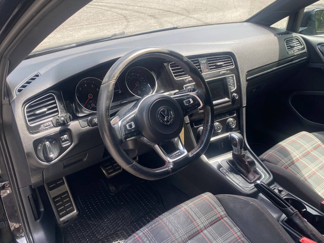 Used 2015 Volkswagen GTI S FWD image 13