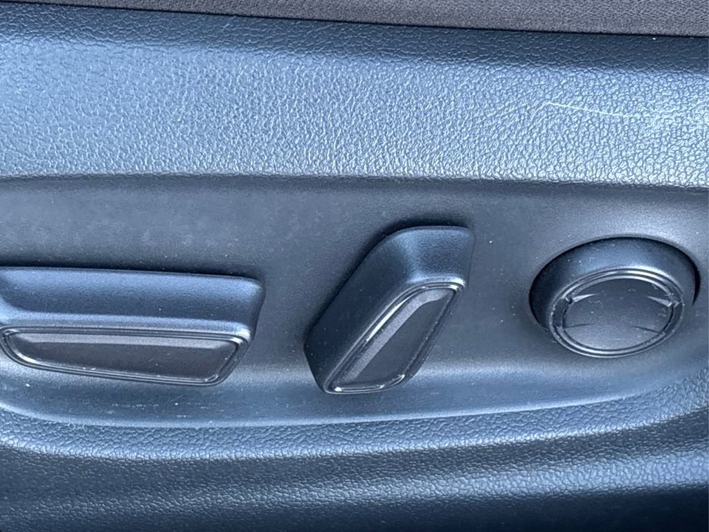 Used 2018 Toyota Camry LE image 33