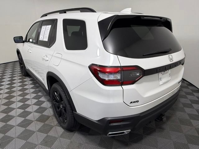 Used 2025 Honda Pilot Black Edition image 4