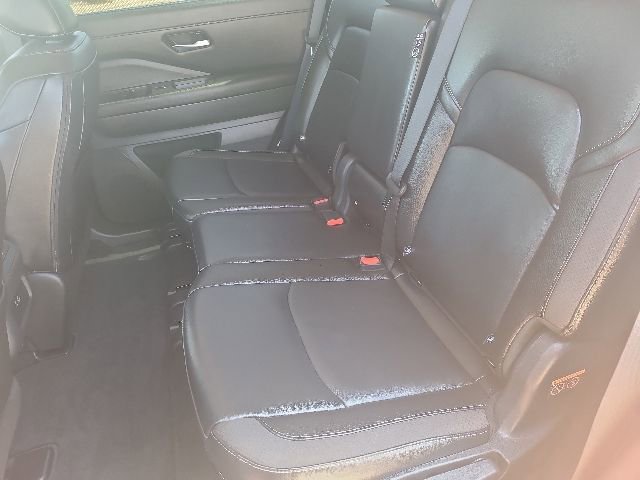 Used 2025 Nissan Pathfinder SL FWD image 22