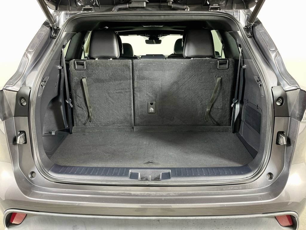 Used 2021 Toyota Highlander XSE AWD/4WD image 10