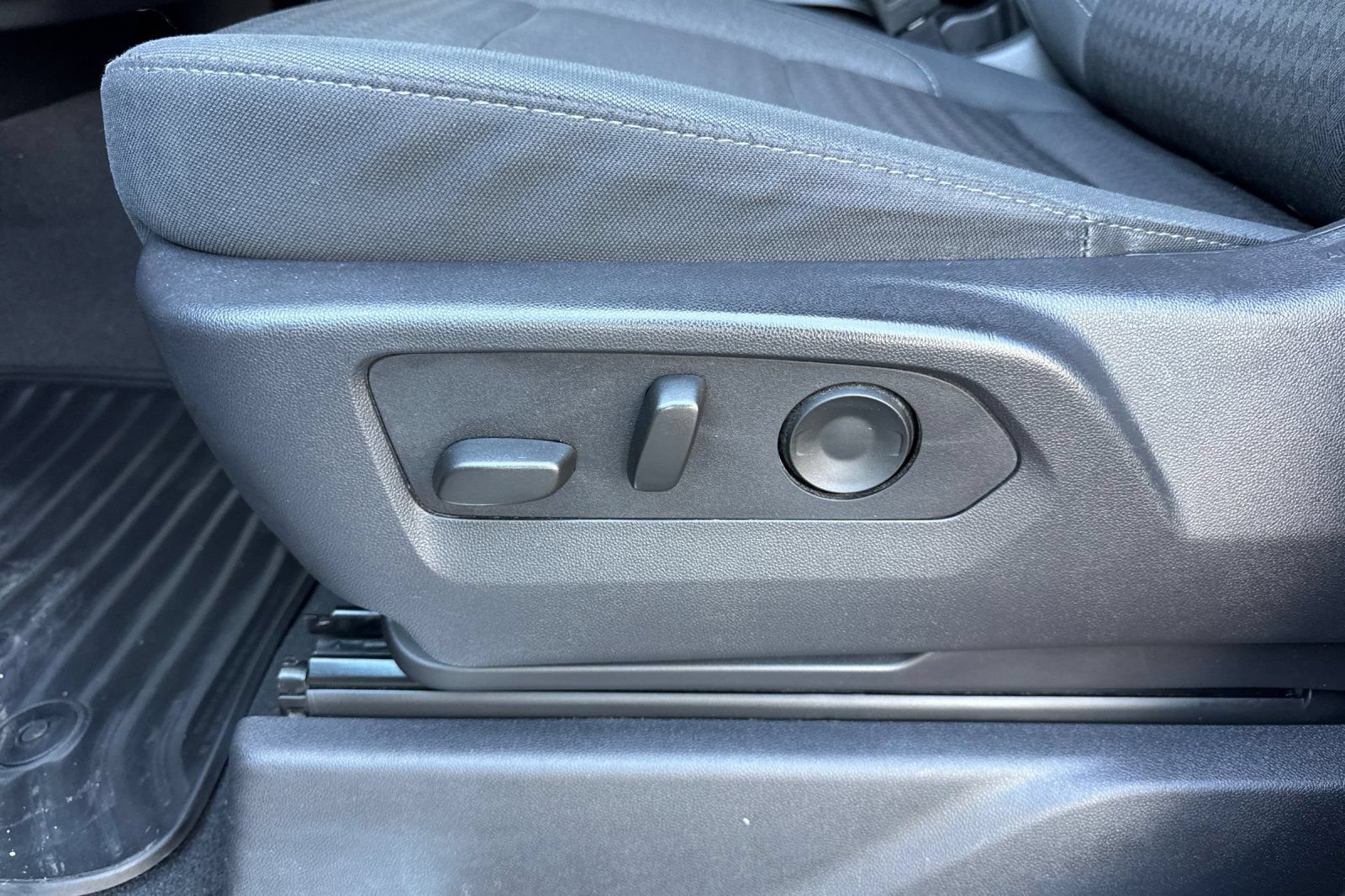 Certified 2025 Chevrolet Silverado 1500 LT RWD image 12
