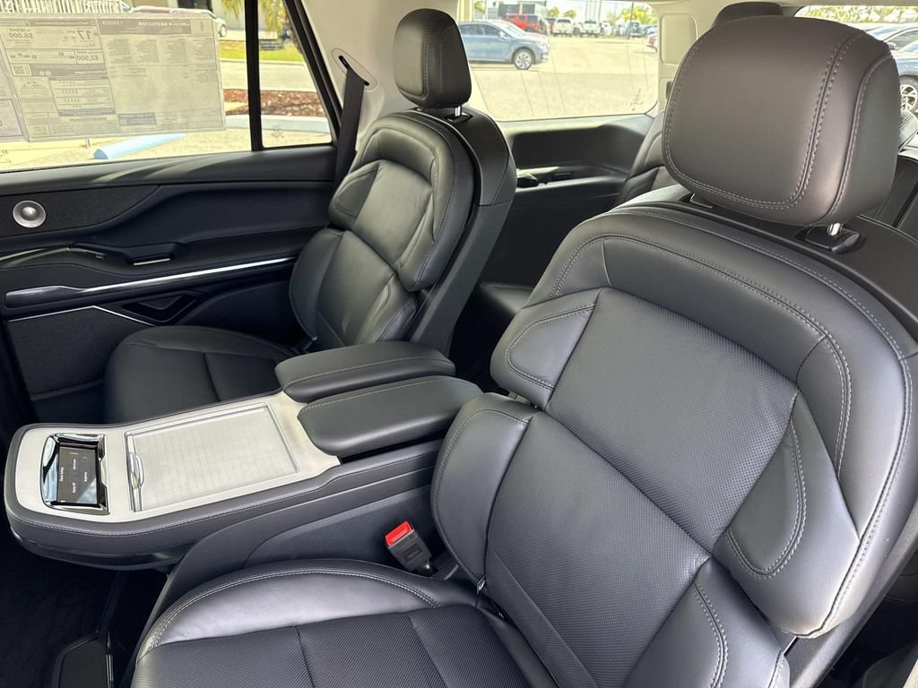 New 2026 Lincoln Navigator Reserve AWD/4WD image 16