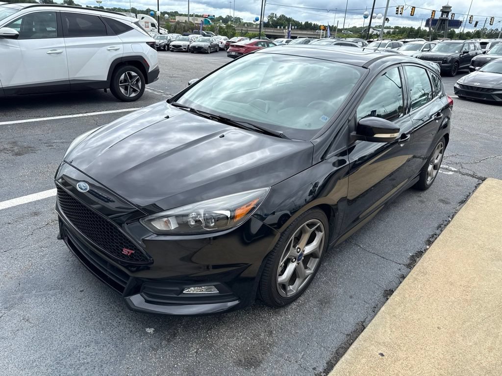 Used 2018 Ford Focus ST w/ Equipment Group 401A FWD image 1