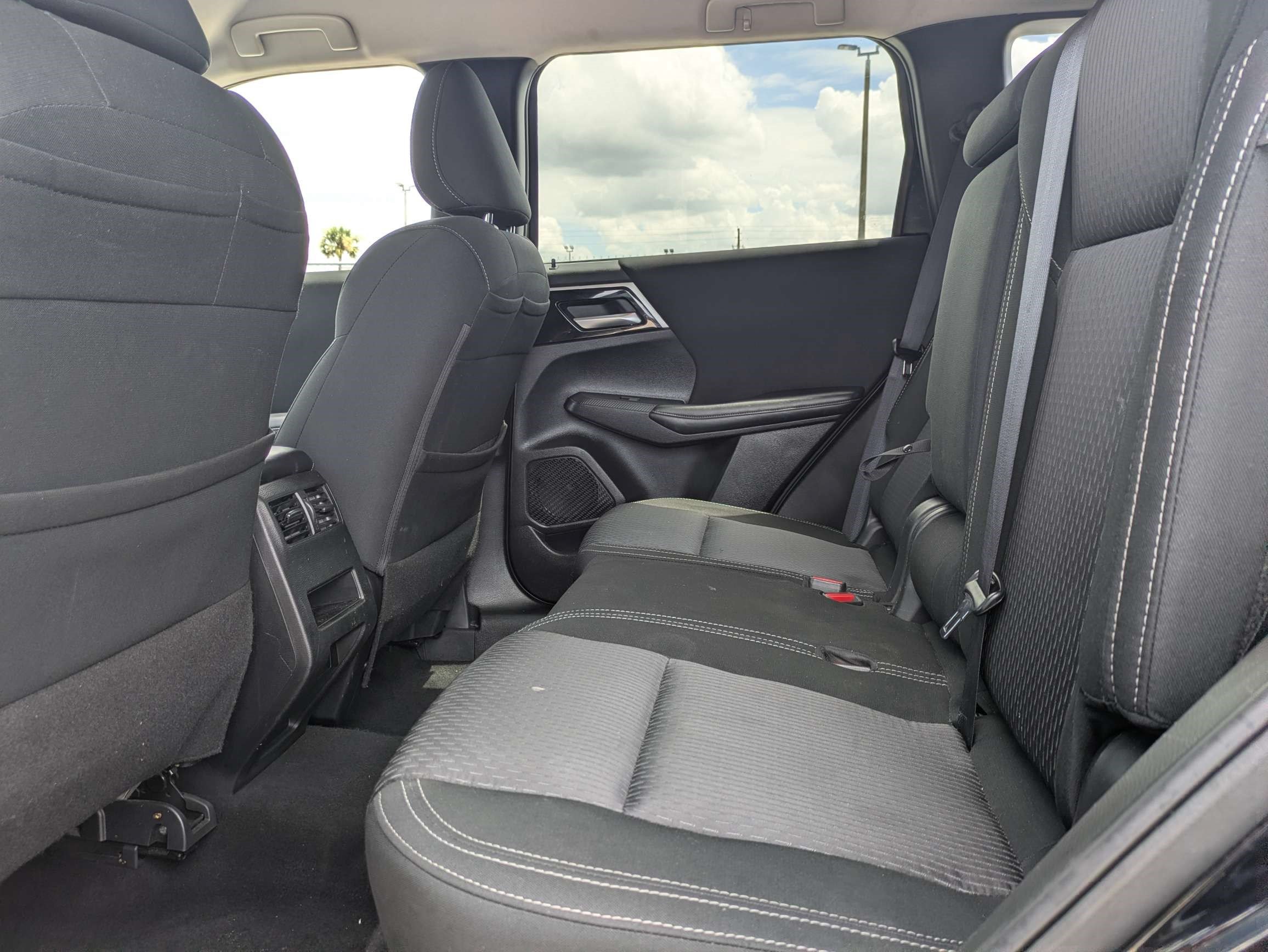 Used 2024 Mitsubishi Outlander ES AWD/4WD image 13