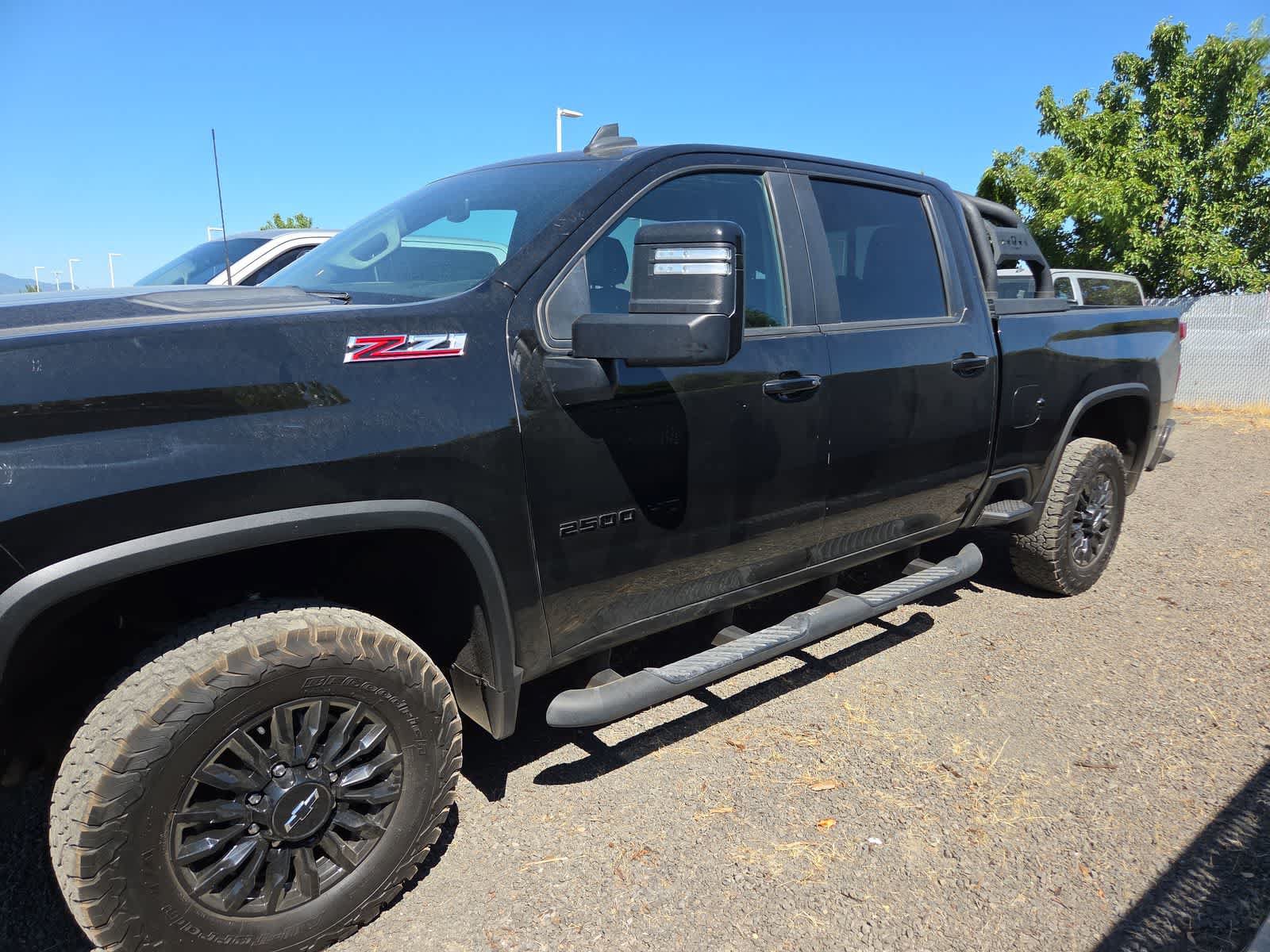 Used 2021 Chevrolet Silverado 2500 LT w/ Midnight Edition AWD/4WD image 2