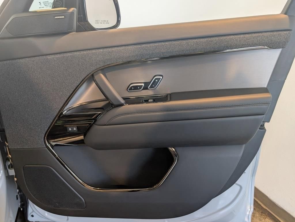 Used 2025 Land Rover Range Rover Sport Dynamic SE image 30