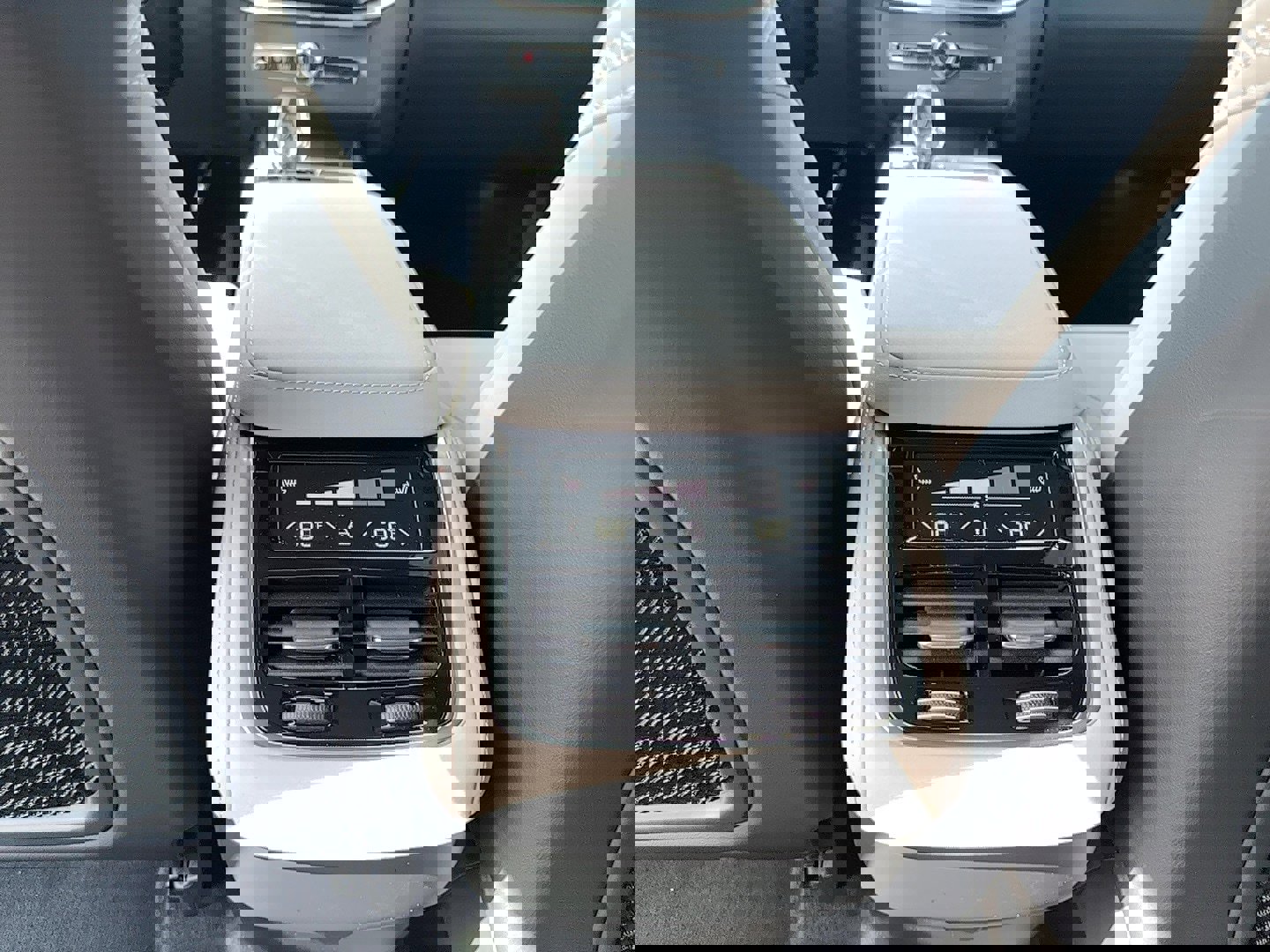 New 2026 Volvo XC90 B5 Core image 18