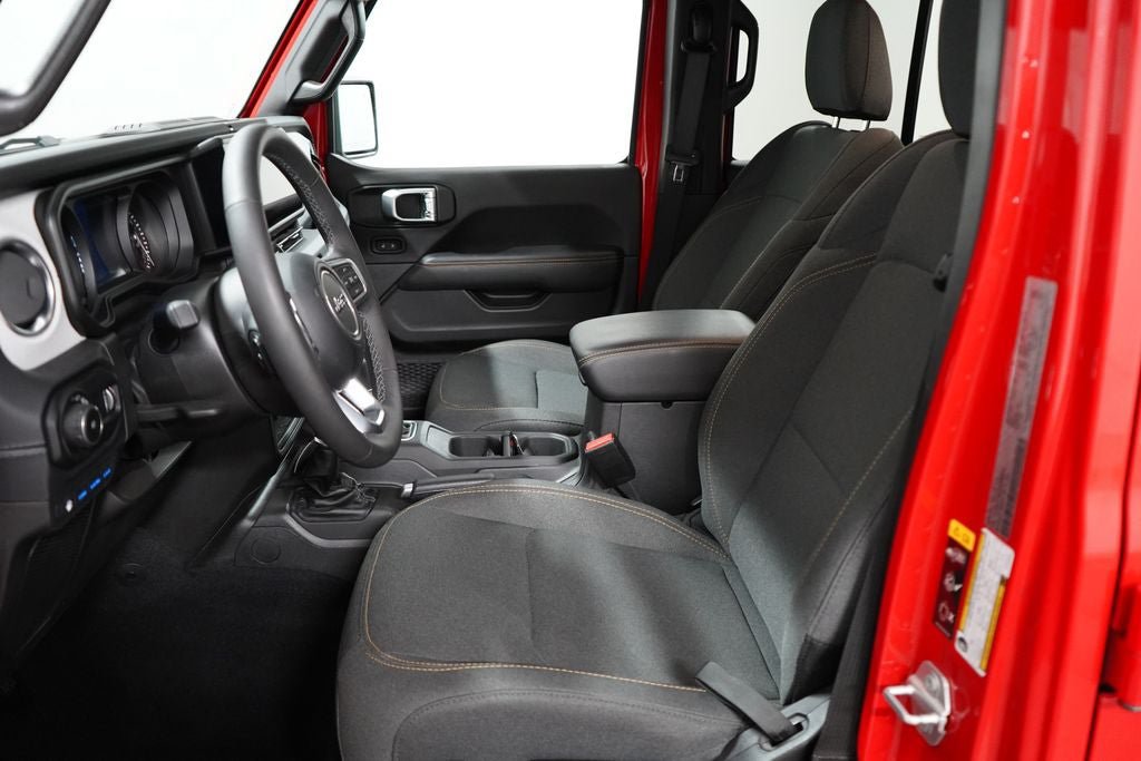 Used 2025 Jeep Wrangler Unlimited Sahara w/ Safety Group AWD/4WD image 13