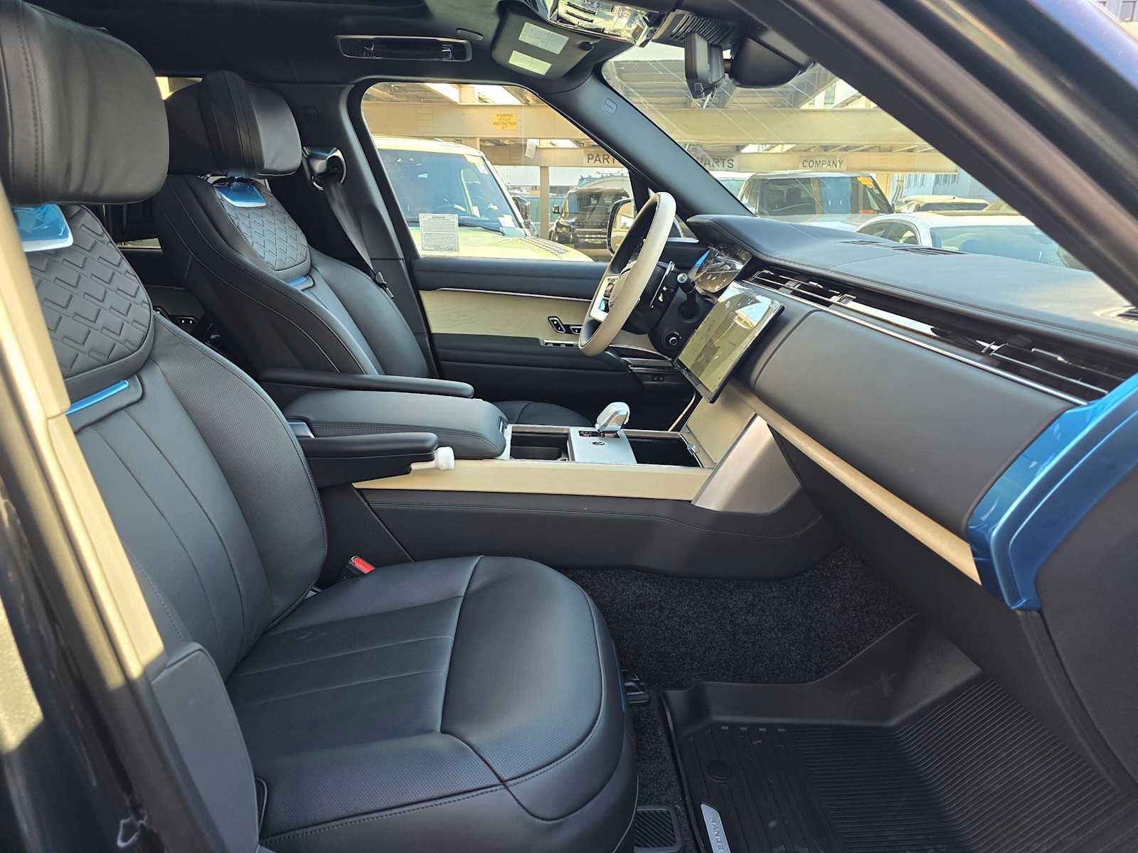New 2025 Land Rover Range Rover SV image 9