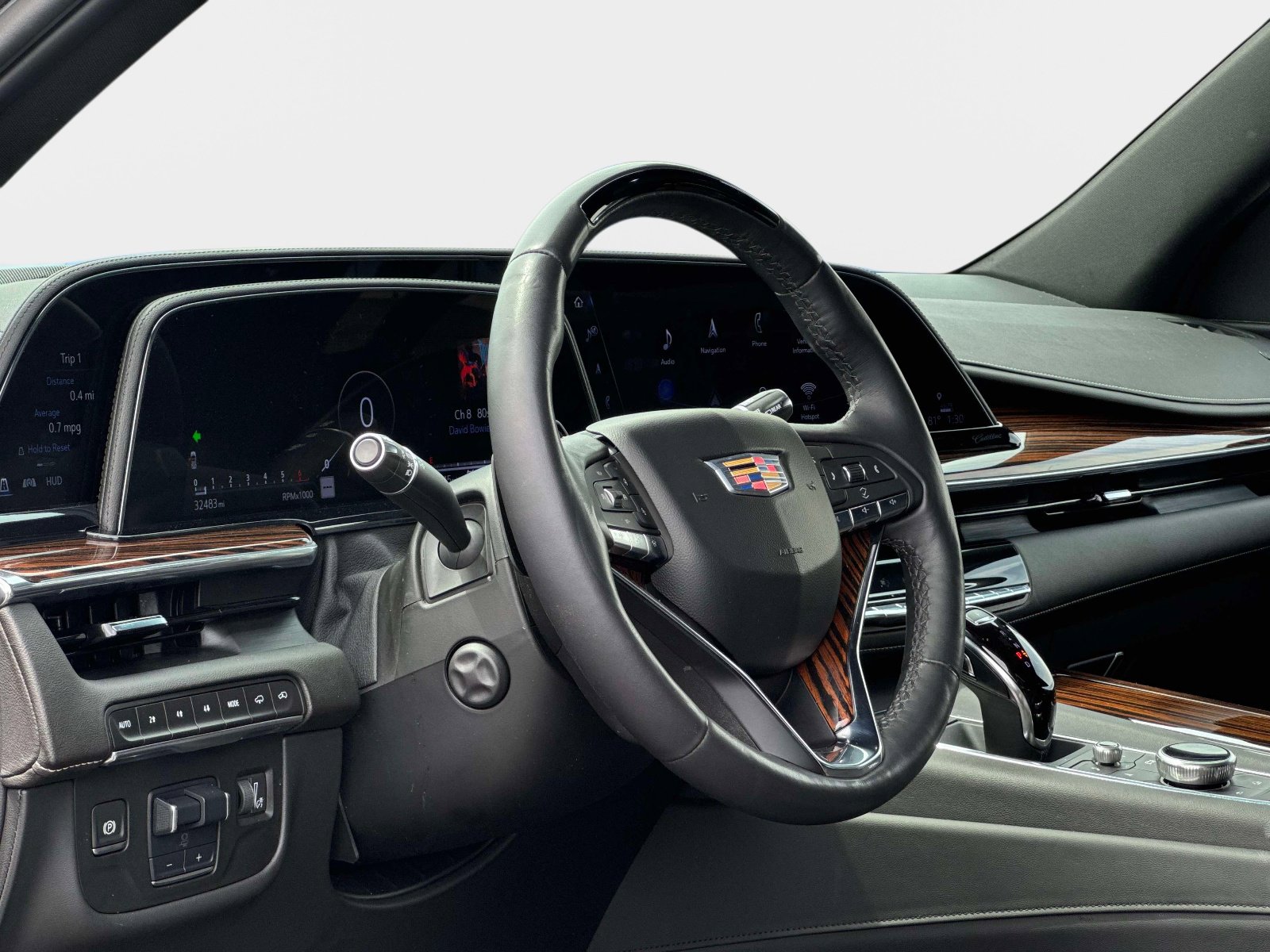 Used 2024 Cadillac Escalade ESV Premium Luxury w/ Performance Package image 9