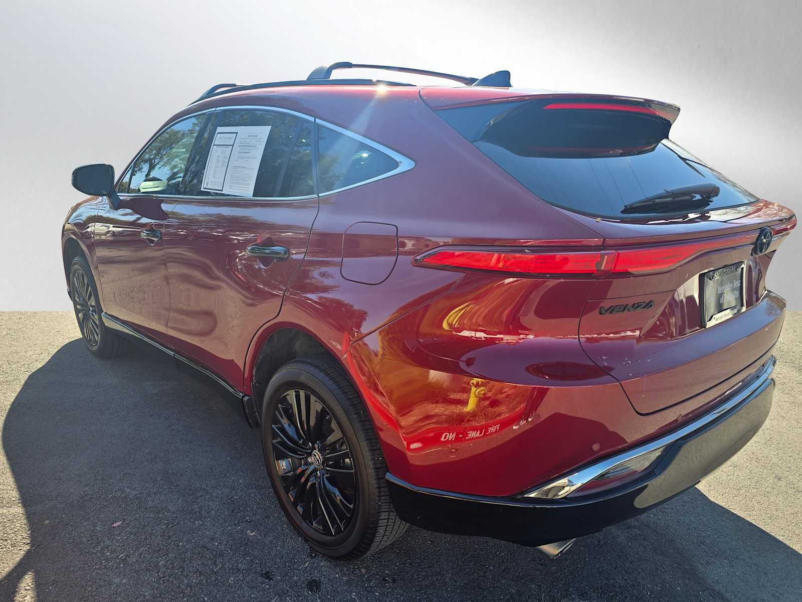 Used 2023 Toyota Venza Nightshade image 5