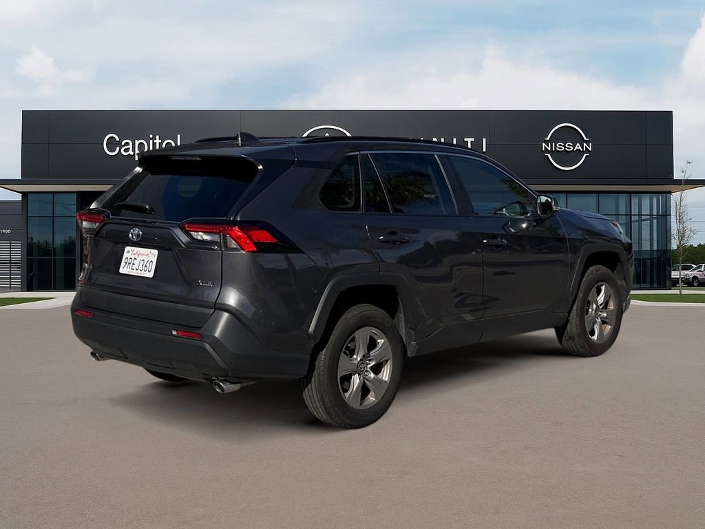 Used 2025 Toyota RAV4 XLE image 5