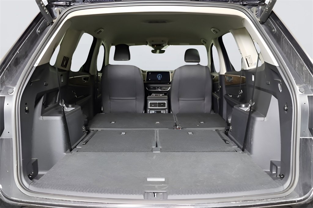 Used 2025 Volkswagen Atlas SE image 13