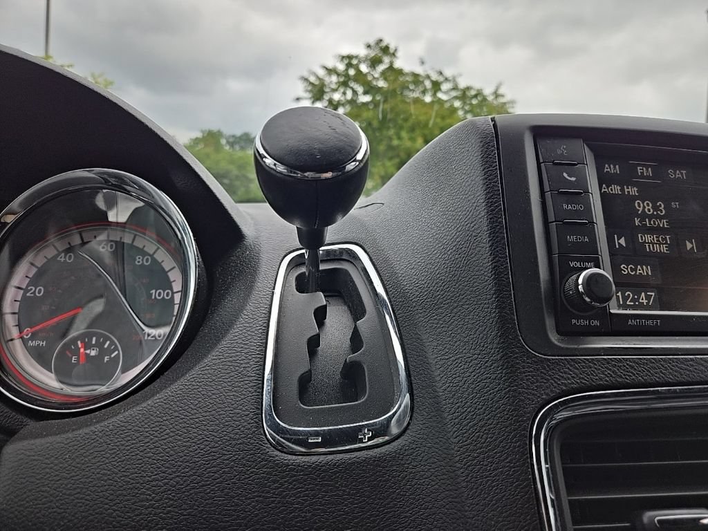 Used 2015 Dodge Grand Caravan R/T w/ Driver Convenience Group FWD image 17