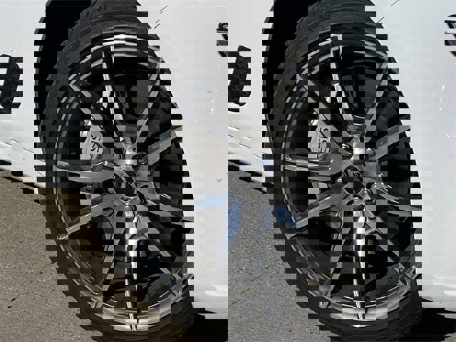 Used 2025 Genesis G70 2.5T image 8