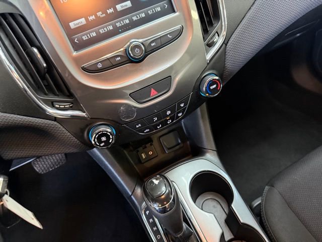 Used 2017 Chevrolet Cruze LT FWD image 30