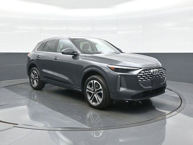 Used 2025 Audi Q5 Premium w/ Convenience Package AWD/4WD image 1