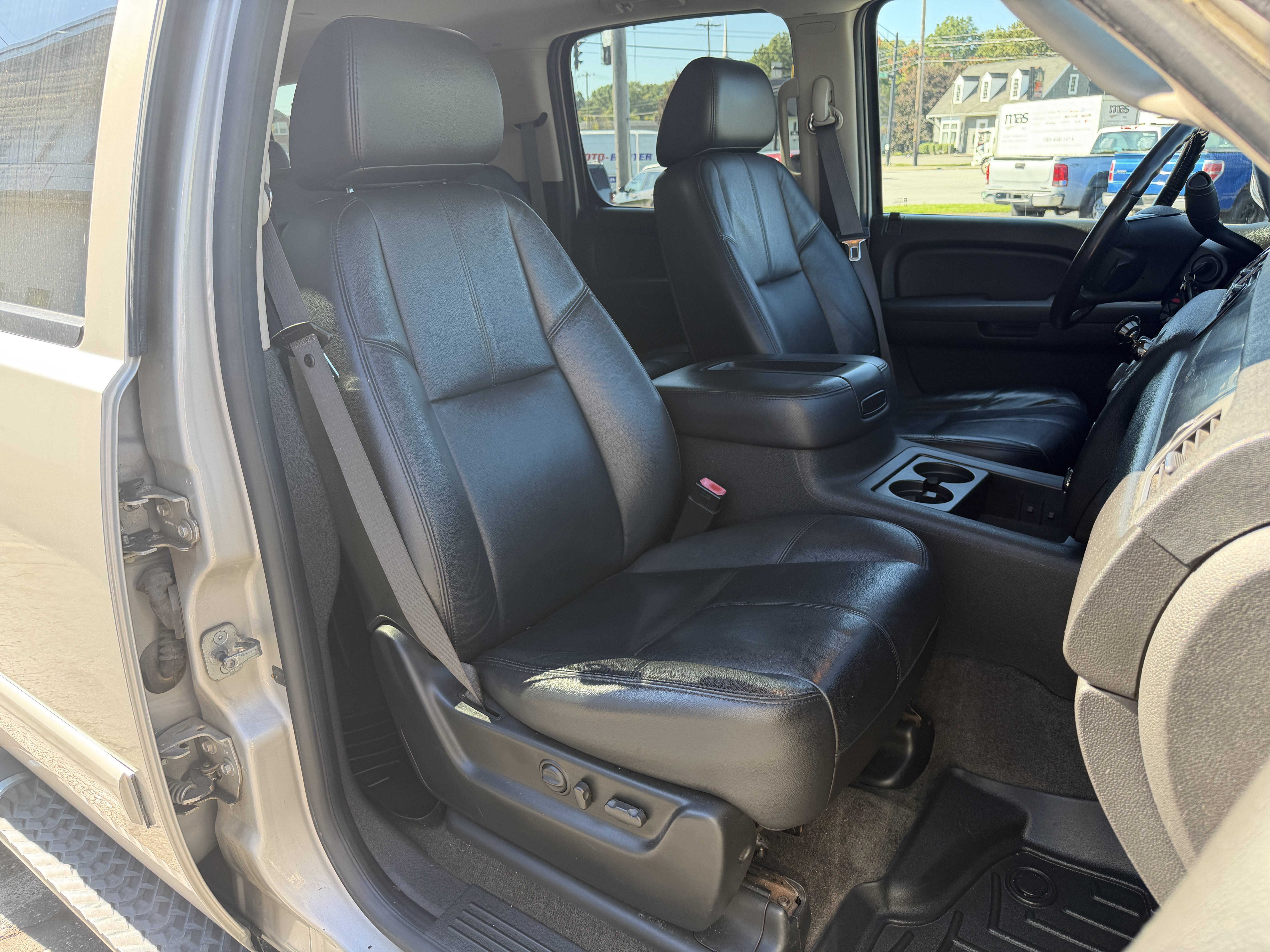 Used 2009 Chevrolet Suburban LT w/ Luxury Package AWD/4WD image 14