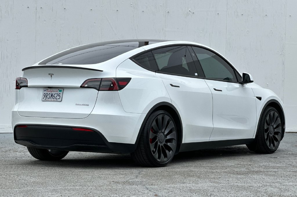 Used 2023 Tesla Model Y Performance AWD/4WD image 3