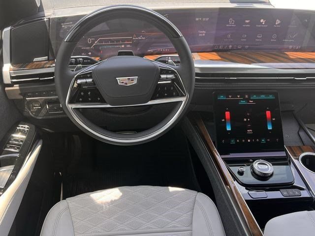 New 2026 Cadillac Escalade ESV Platinum Luxury w/ LPO, Radiant Package AWD/4WD image 11