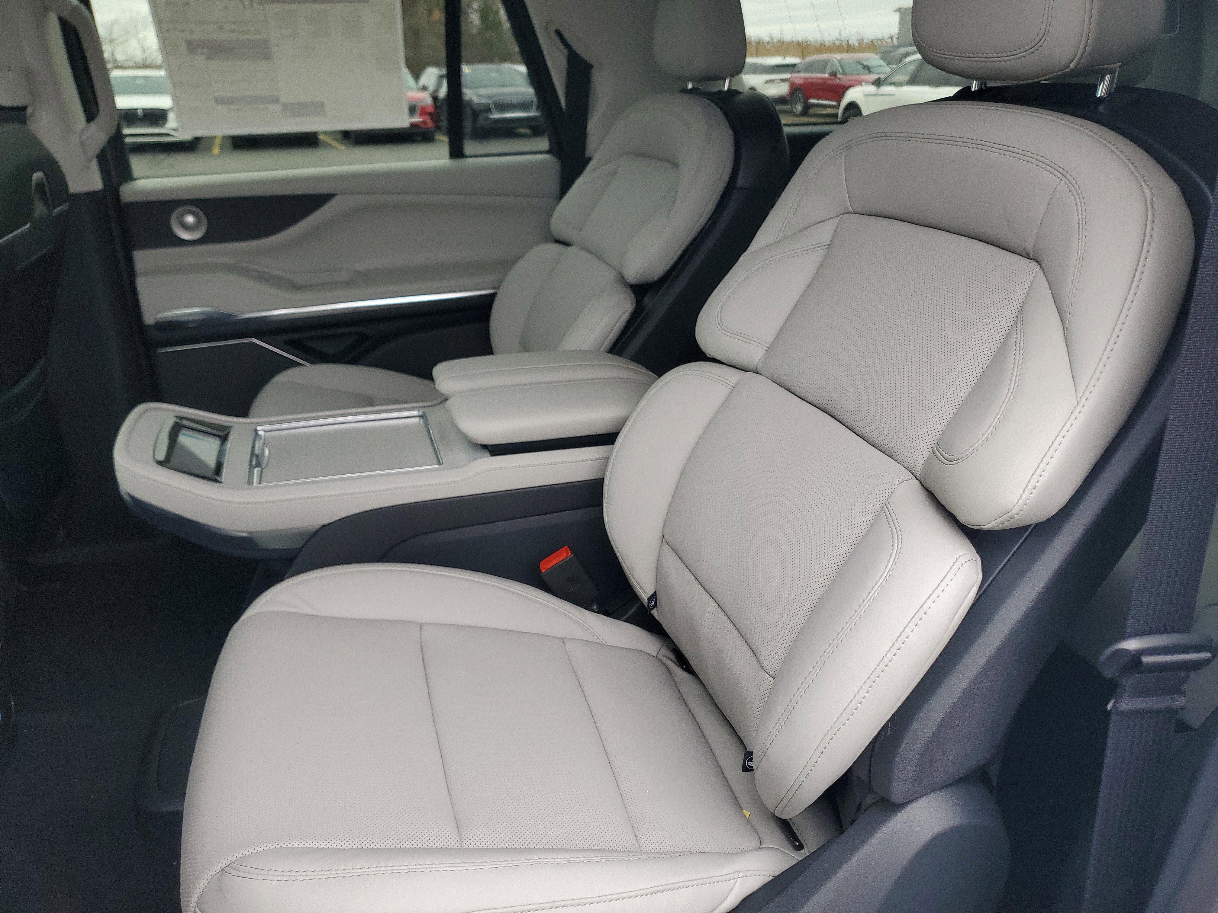 New 2026 Lincoln Navigator L Reserve AWD/4WD image 30