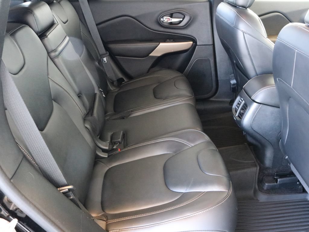 Used 2017 Jeep Cherokee Limited AWD/4WD image 34