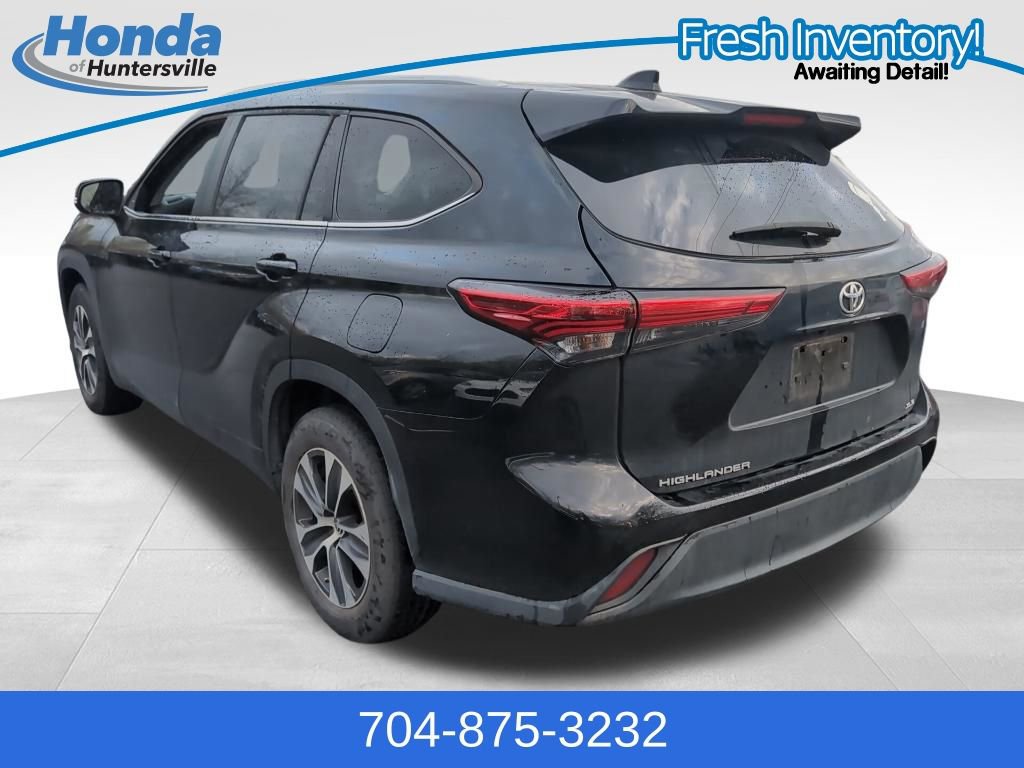 Used 2023 Toyota Highlander XLE image 5