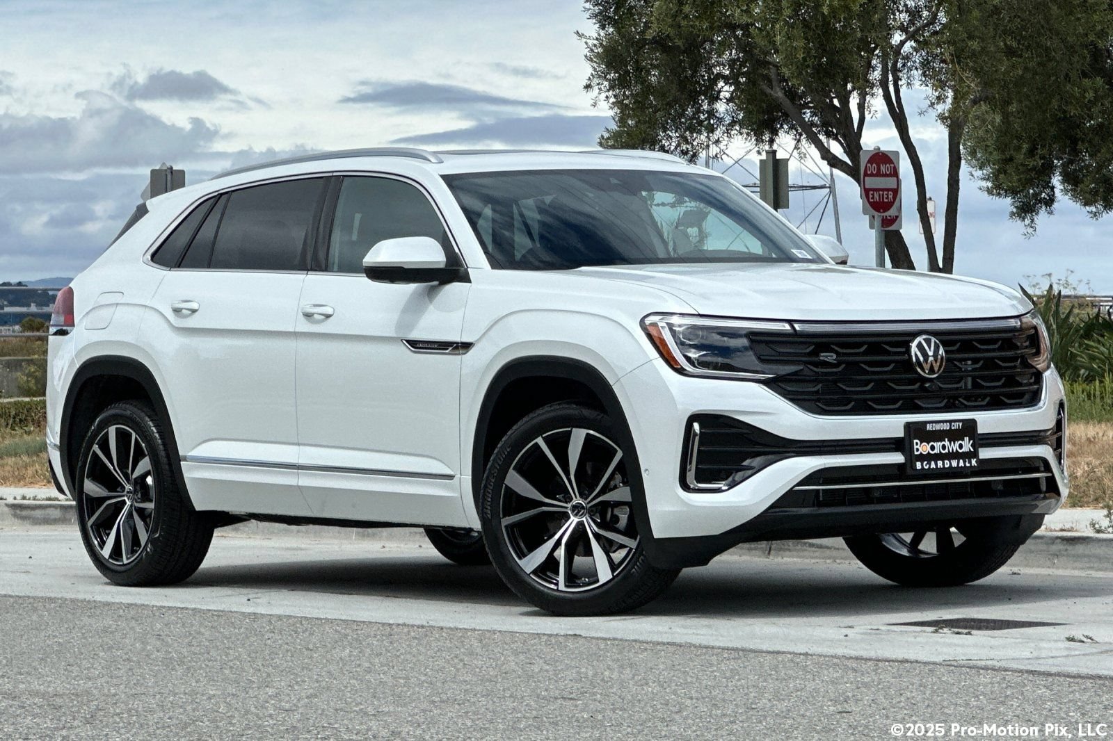 New 2026 Volkswagen Atlas Cross Sport SEL Premium R-Line