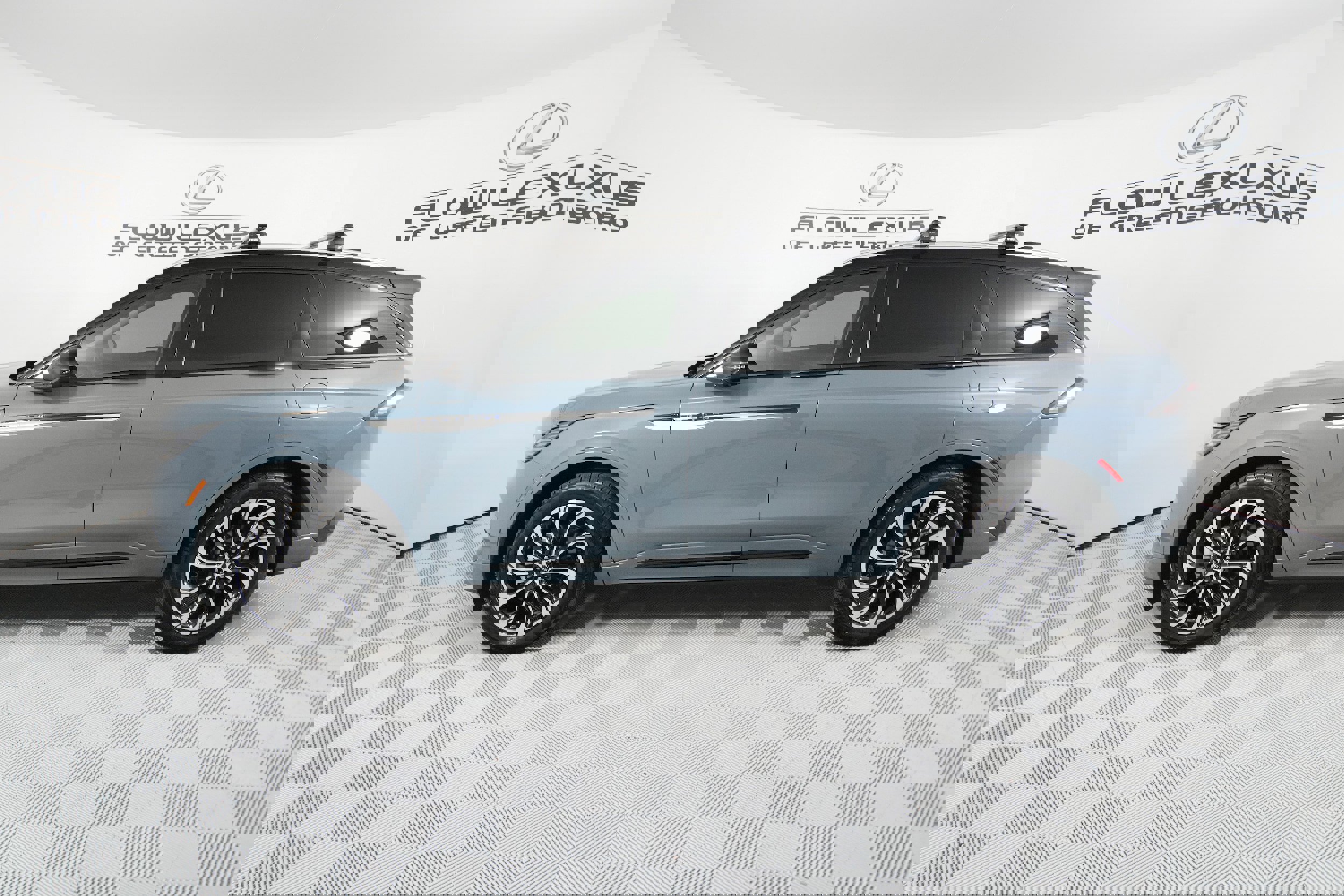 Used 2025 Lincoln Nautilus Reserve image 4
