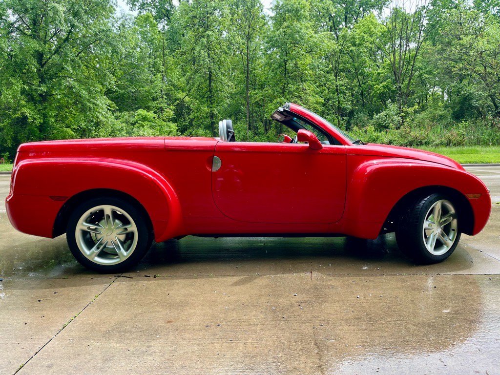 Used 2004 Chevrolet SSR w/ Preferred Equipment Group RWD image 12
