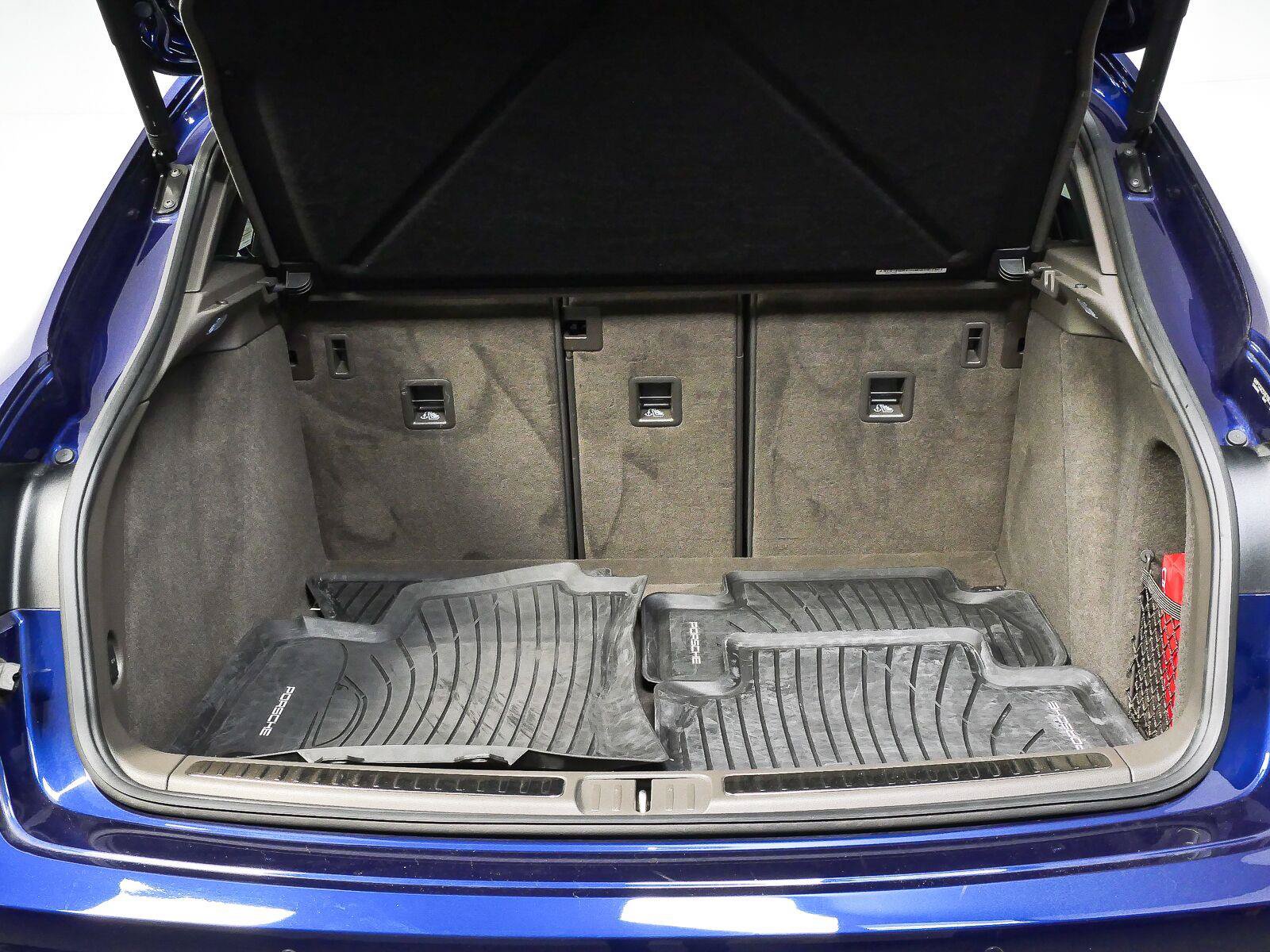 Used 2025 Porsche Macan Turbo AWD/4WD image 30