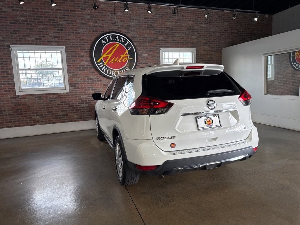 Used 2018 Nissan Rogue S image 16