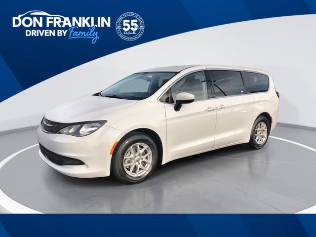 Used 2023 Chrysler Voyager LX image 1