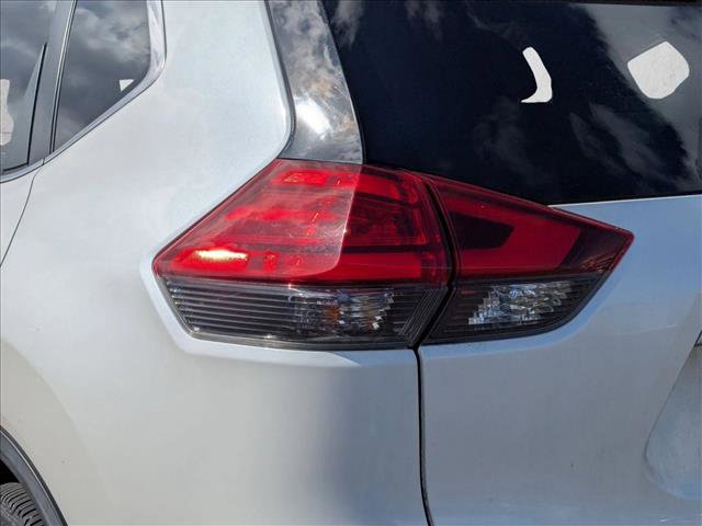 Used 2017 Nissan Rogue SL image 11