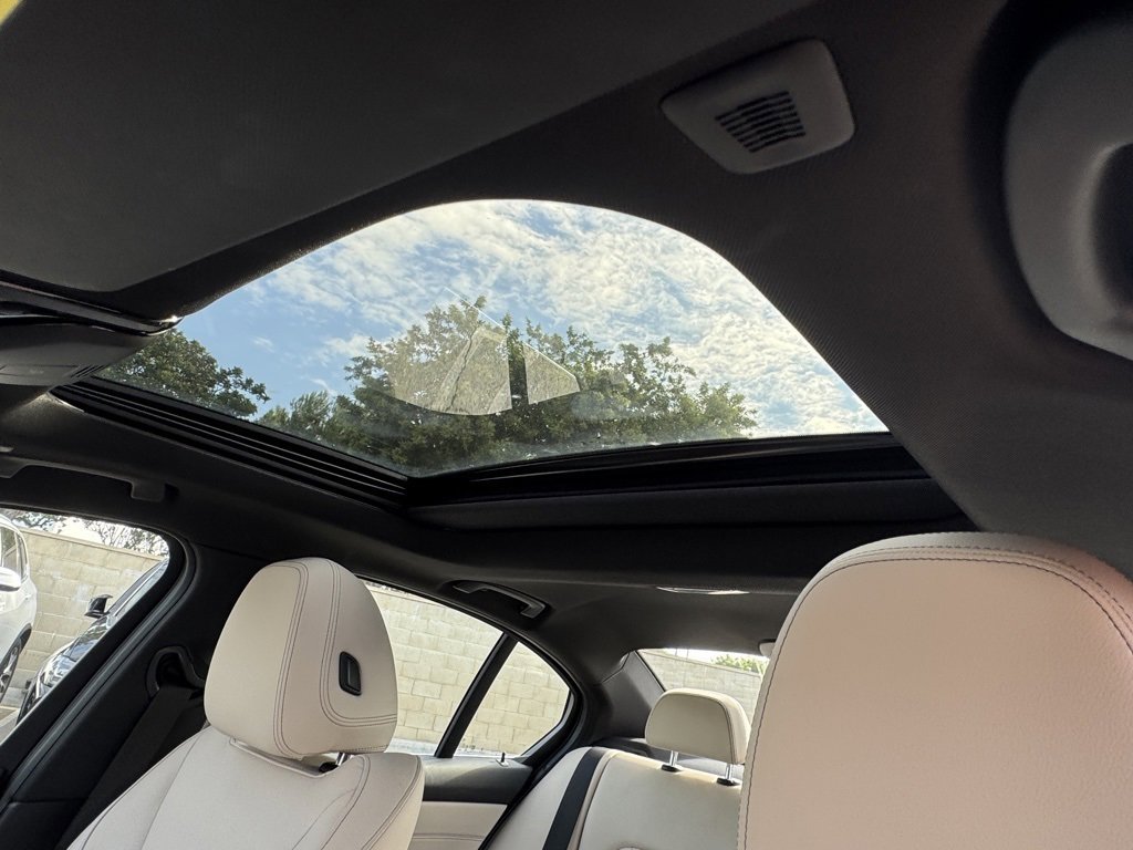 Used 2025 BMW 330i Sedan w/ Premium Package image 22