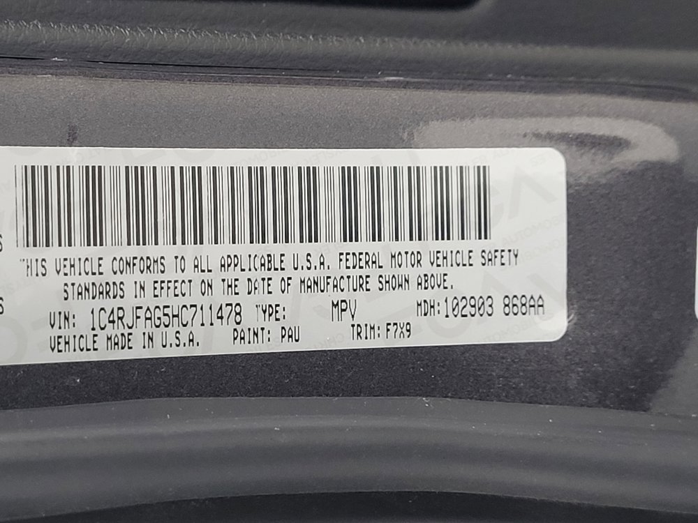 Used 2017 Jeep Grand Cherokee Laredo w/ Quick Order Package 23E image 33